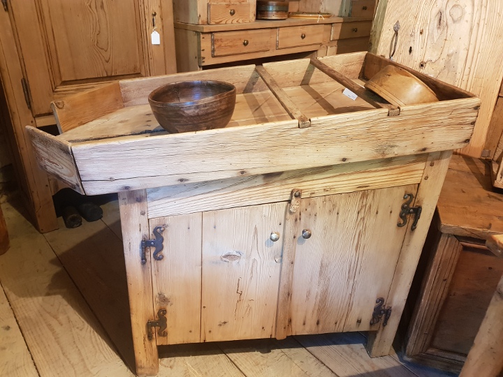 Meuble �gouttoir des Aravis