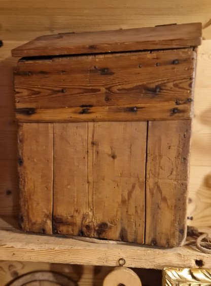 Caisse de charpentier des Aravis