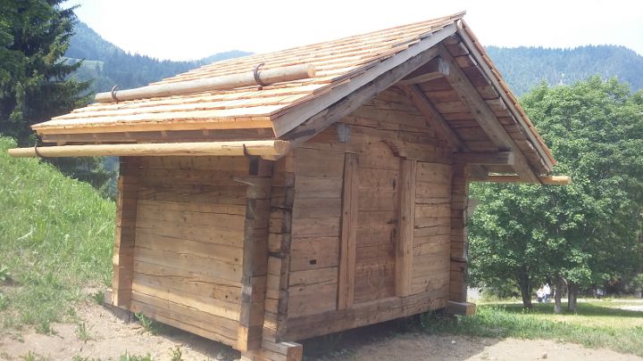 Cration d'un mazot sur mesure en vieux bois