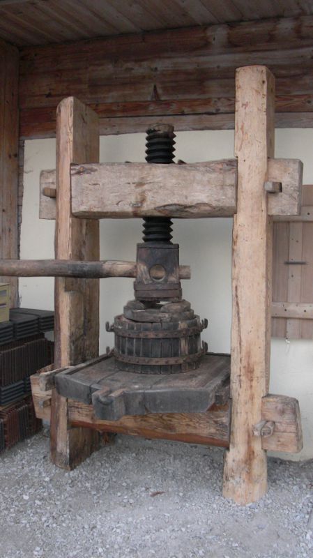 Pressoir  pomme de montagne en sapin et en htre poque 1750 environ