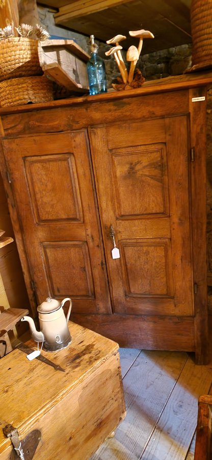 Petite armoire en ch�taignier Combe de Savoie 18�me s.