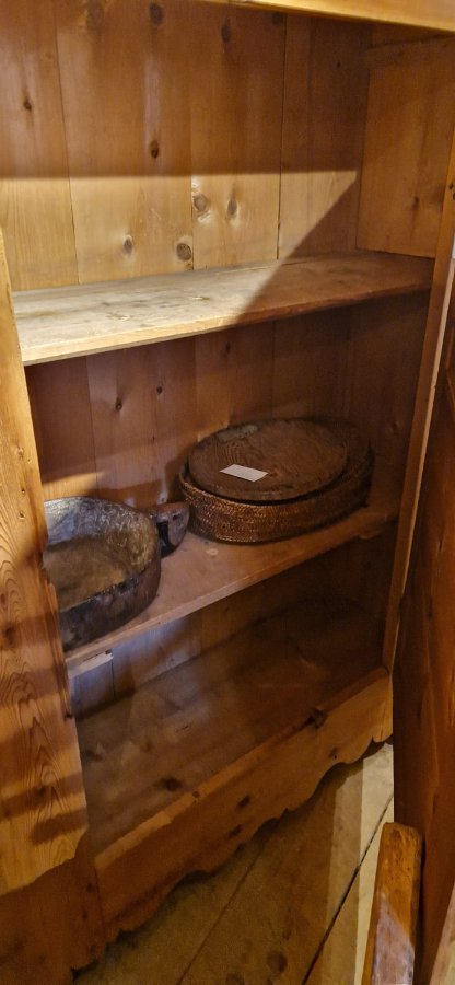 Bonnetire de mariage valaisanne en arolle "MMDS" date 1813