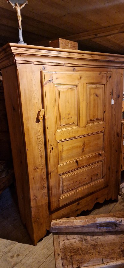 Bonnetire de mariage valaisanne en arolle "MMDS" date 1813