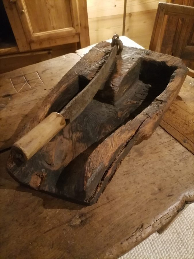 Coupe-pain de montagne en mlze 18me s.