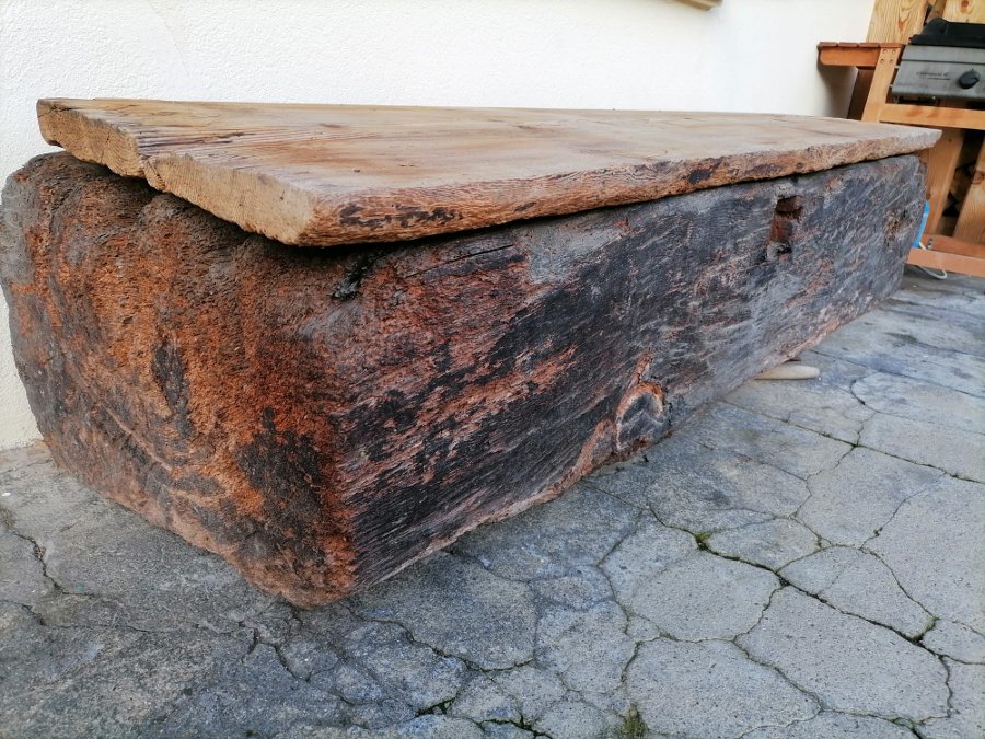 Coffre tronc monoxyle en mlze 17me
